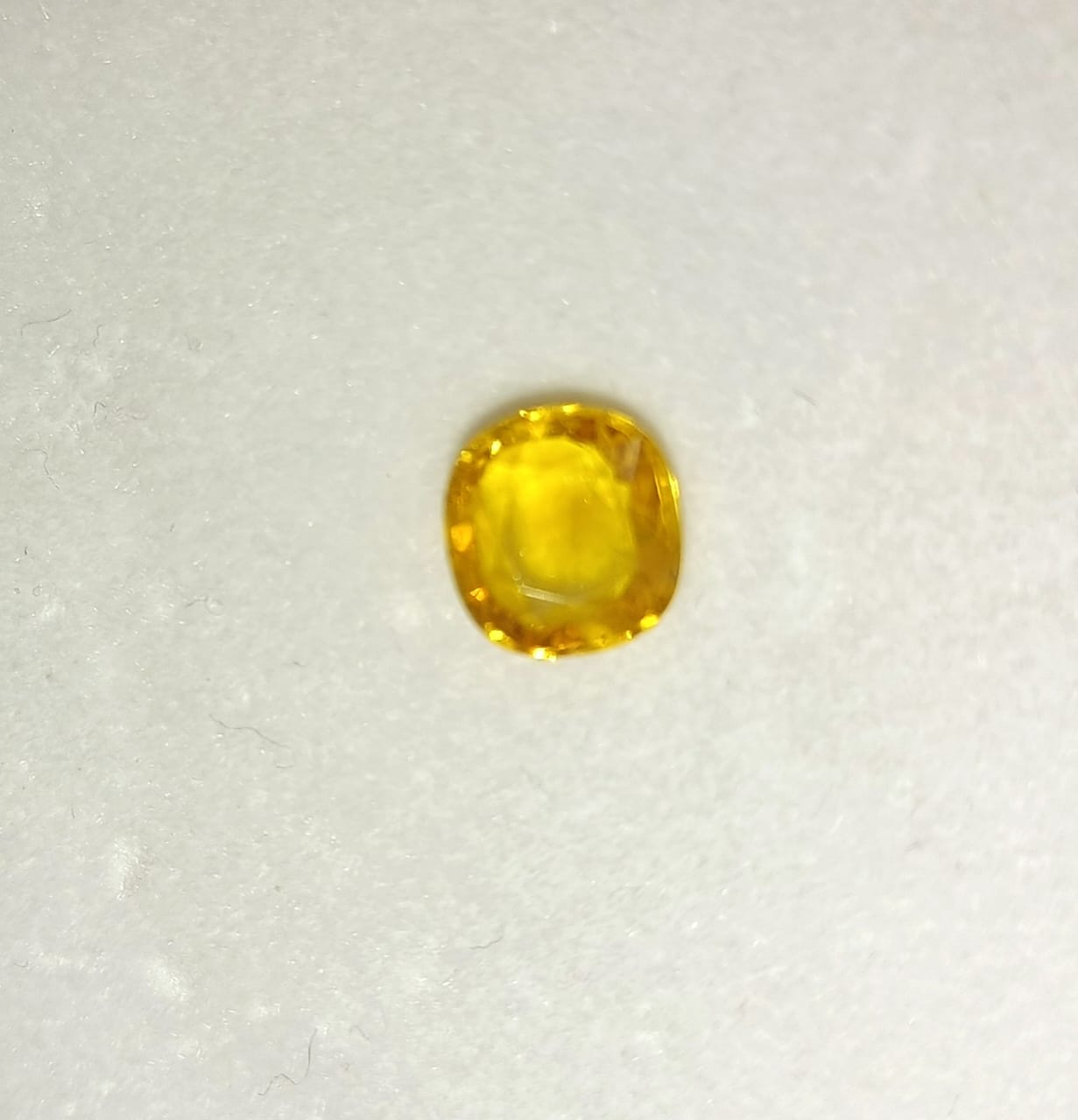 Natural yellow sapphire - Image 2
